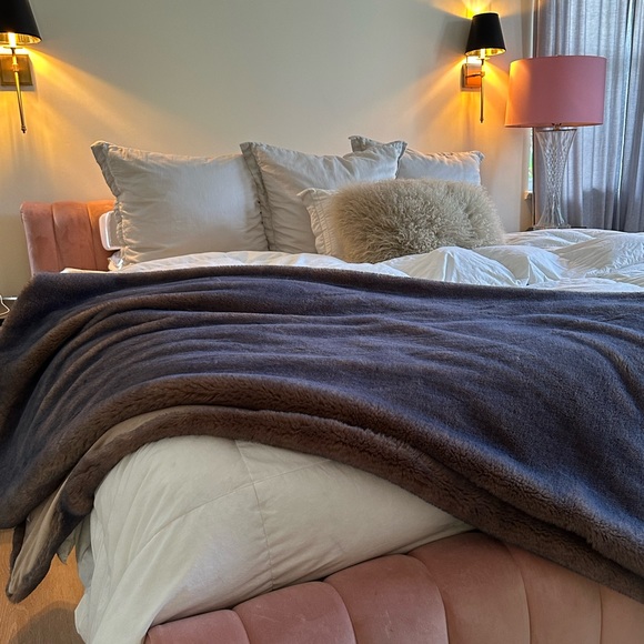 Anthropologie faux fur purple velvet throw - Picture 1 of 15